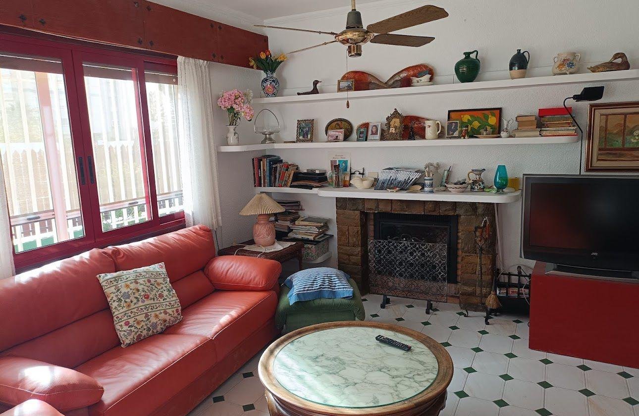 Resale - Villa -
Orihuela Costa - Campoamor