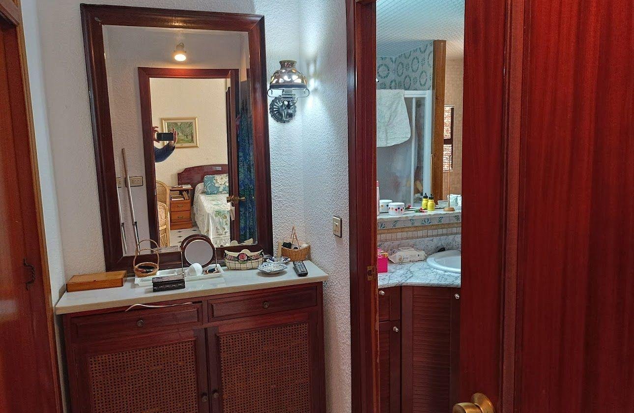 Resale - Villa -
Orihuela Costa - Campoamor