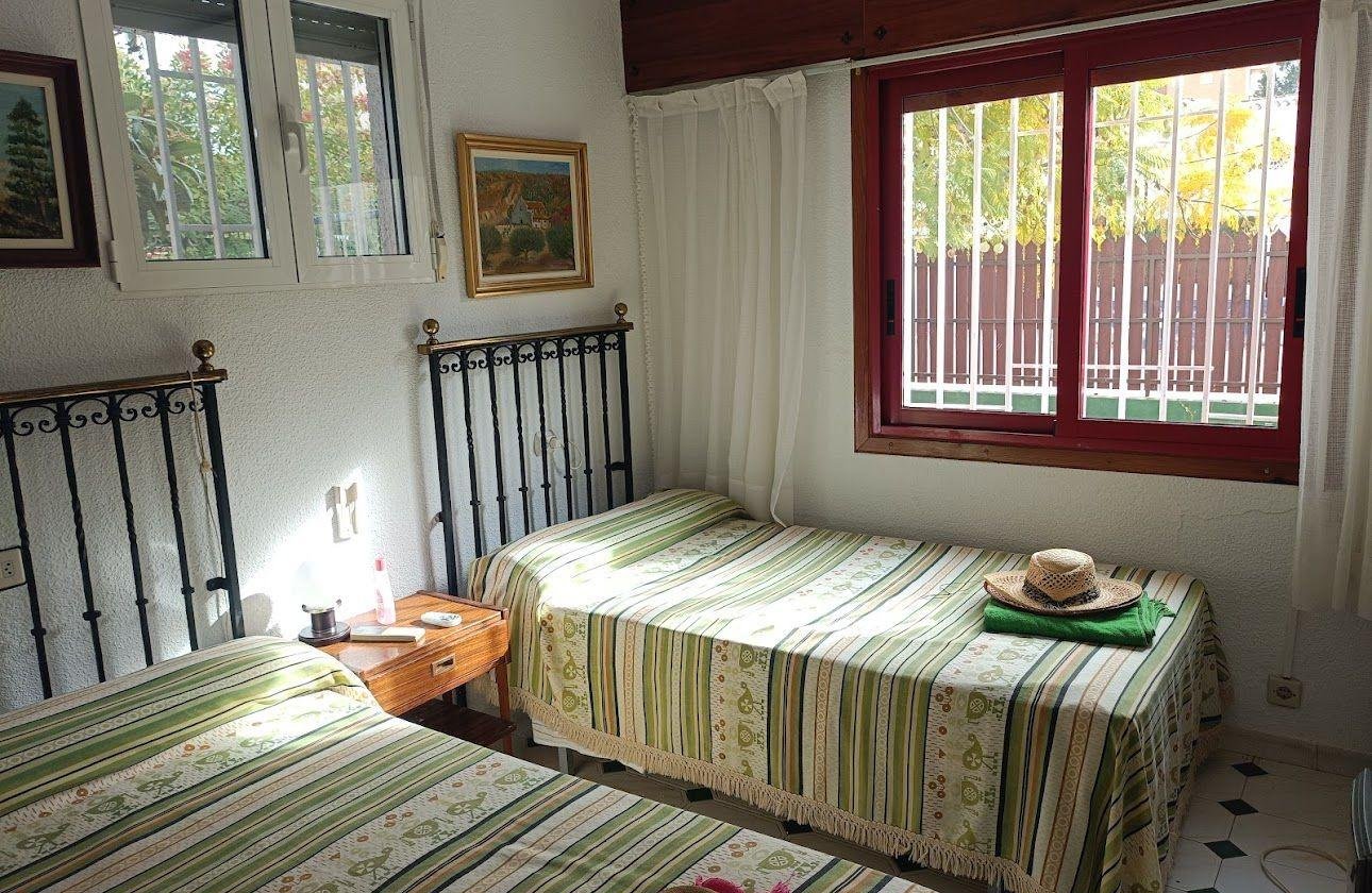 Resale - Villa -
Orihuela Costa - Campoamor