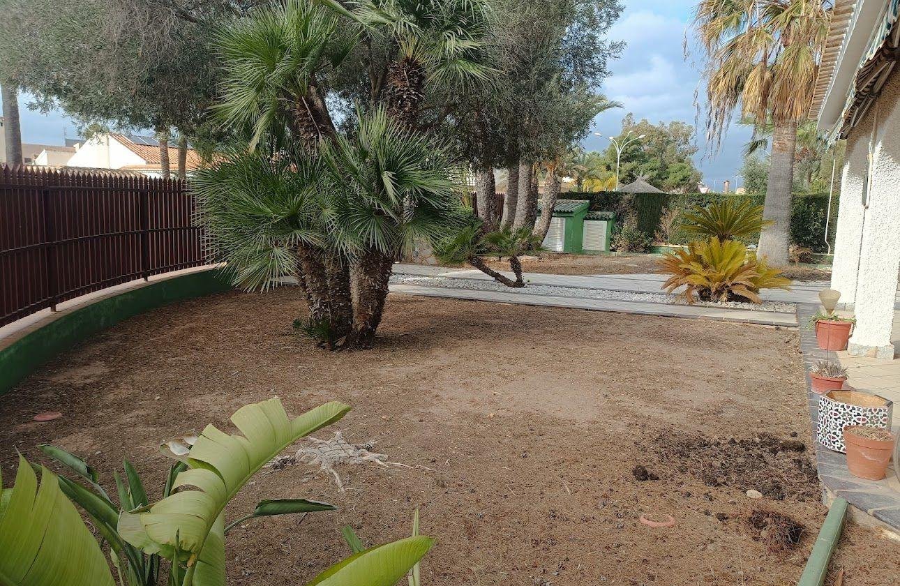 Resale - Villa -
Orihuela Costa - Campoamor