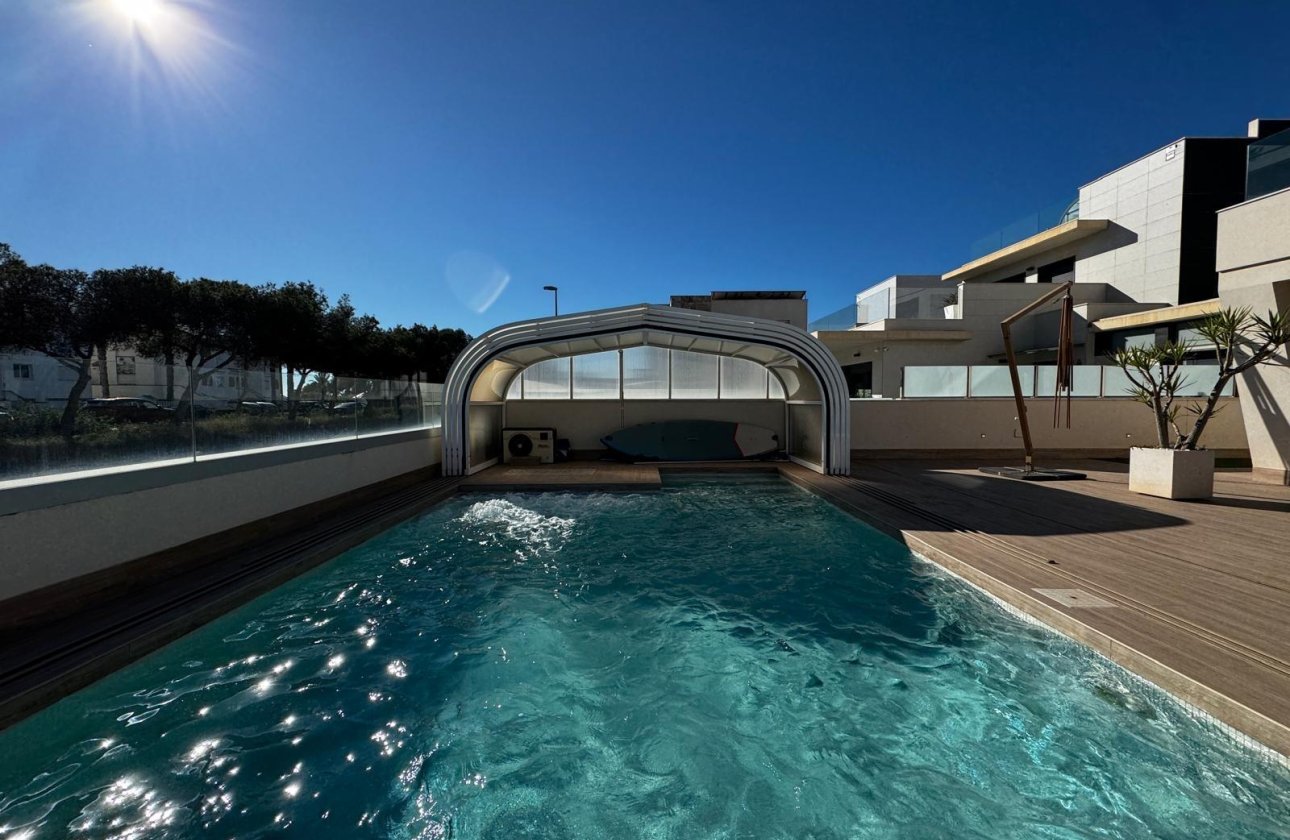 Resale - Villa -
Orihuela Costa - Campoamor