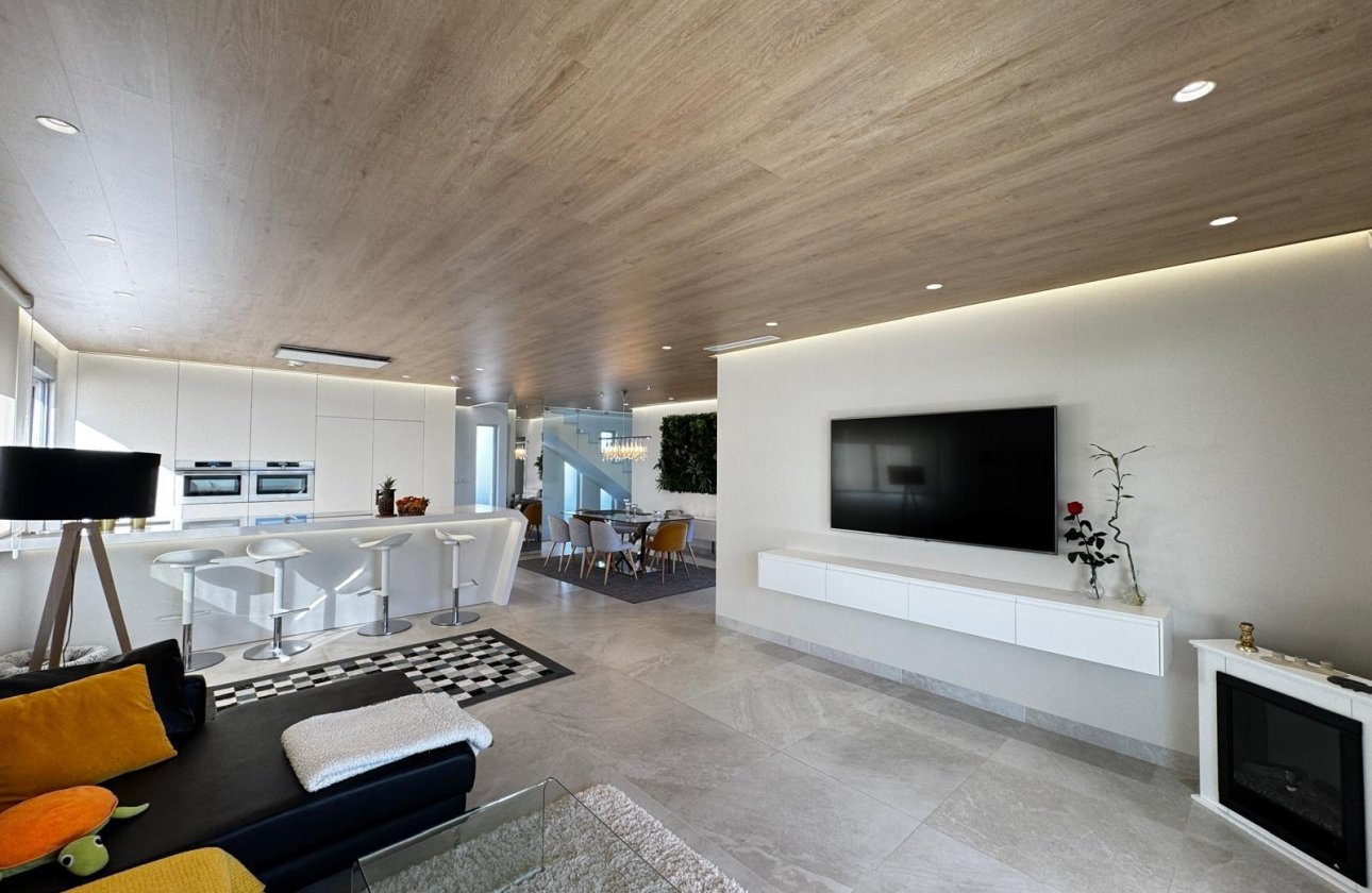 Resale - Villa -
Orihuela Costa - Campoamor