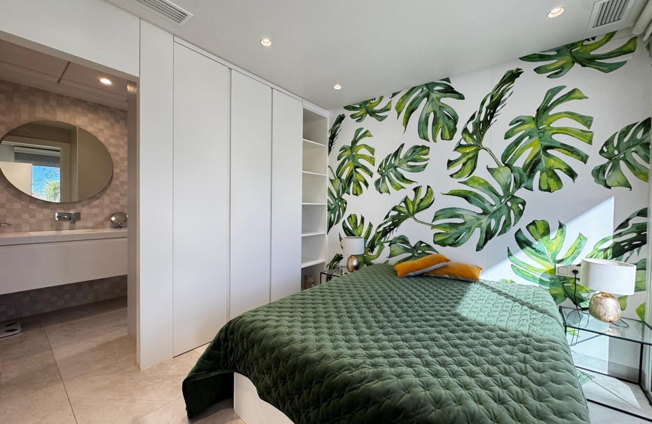 Resale - Villa -
Orihuela Costa - Campoamor