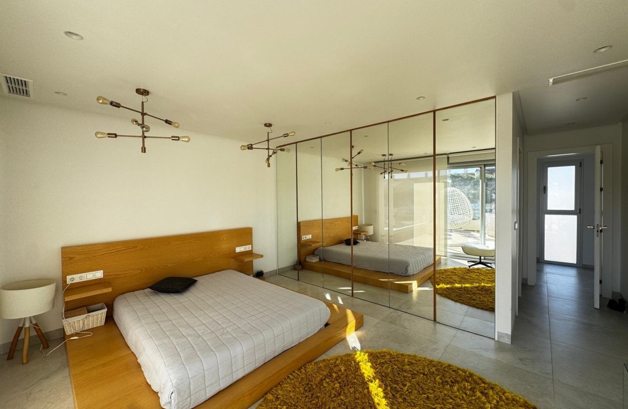 Resale - Villa -
Orihuela Costa - Campoamor