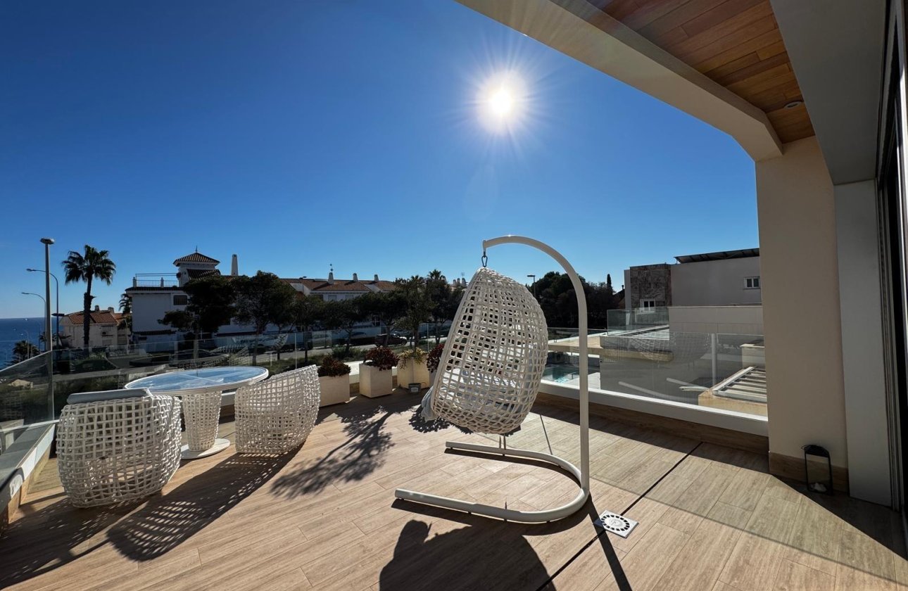 Resale - Villa -
Orihuela Costa - Campoamor
