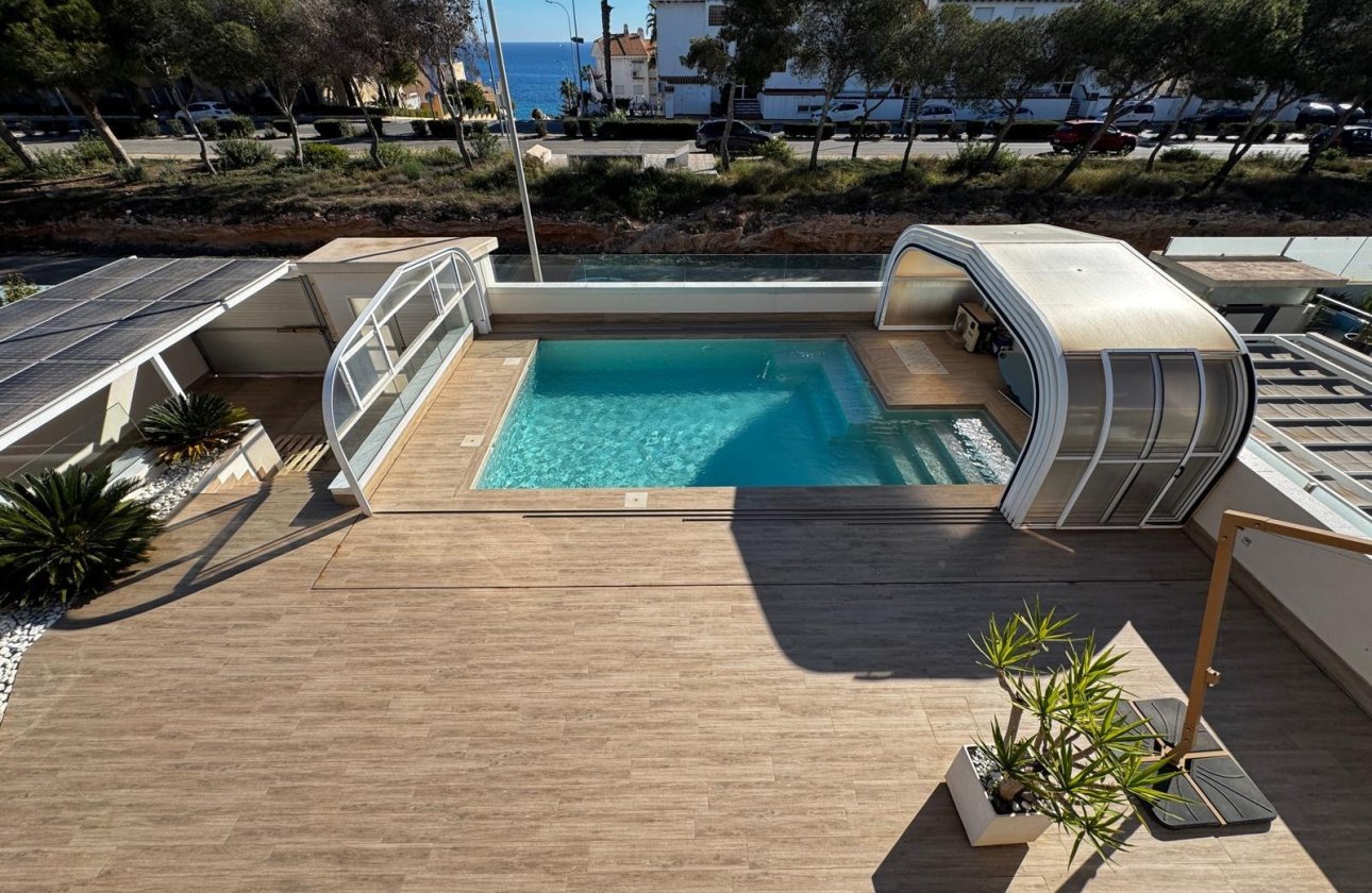 Resale - Villa -
Orihuela Costa - Campoamor