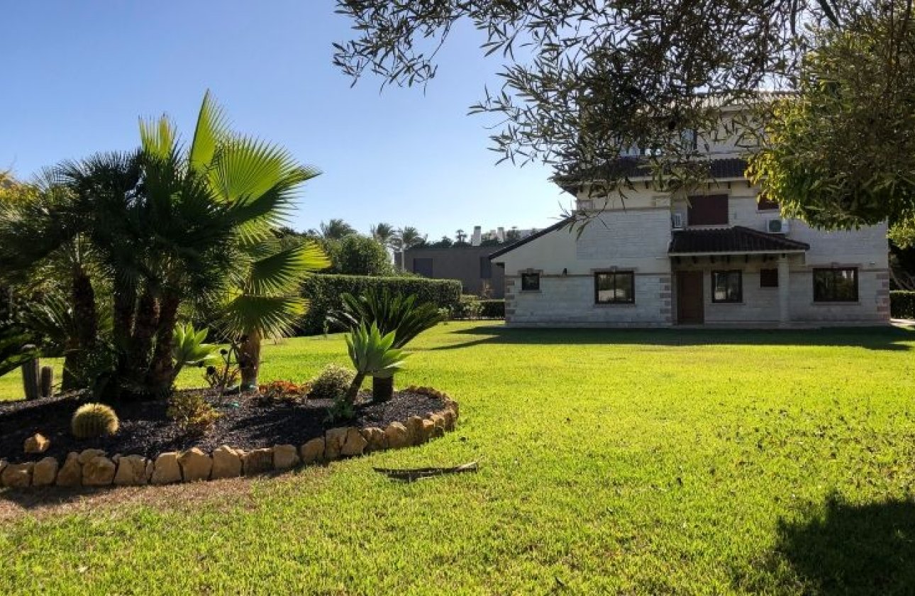 Resale - Villa -
Orihuela Costa - Costa Blanca