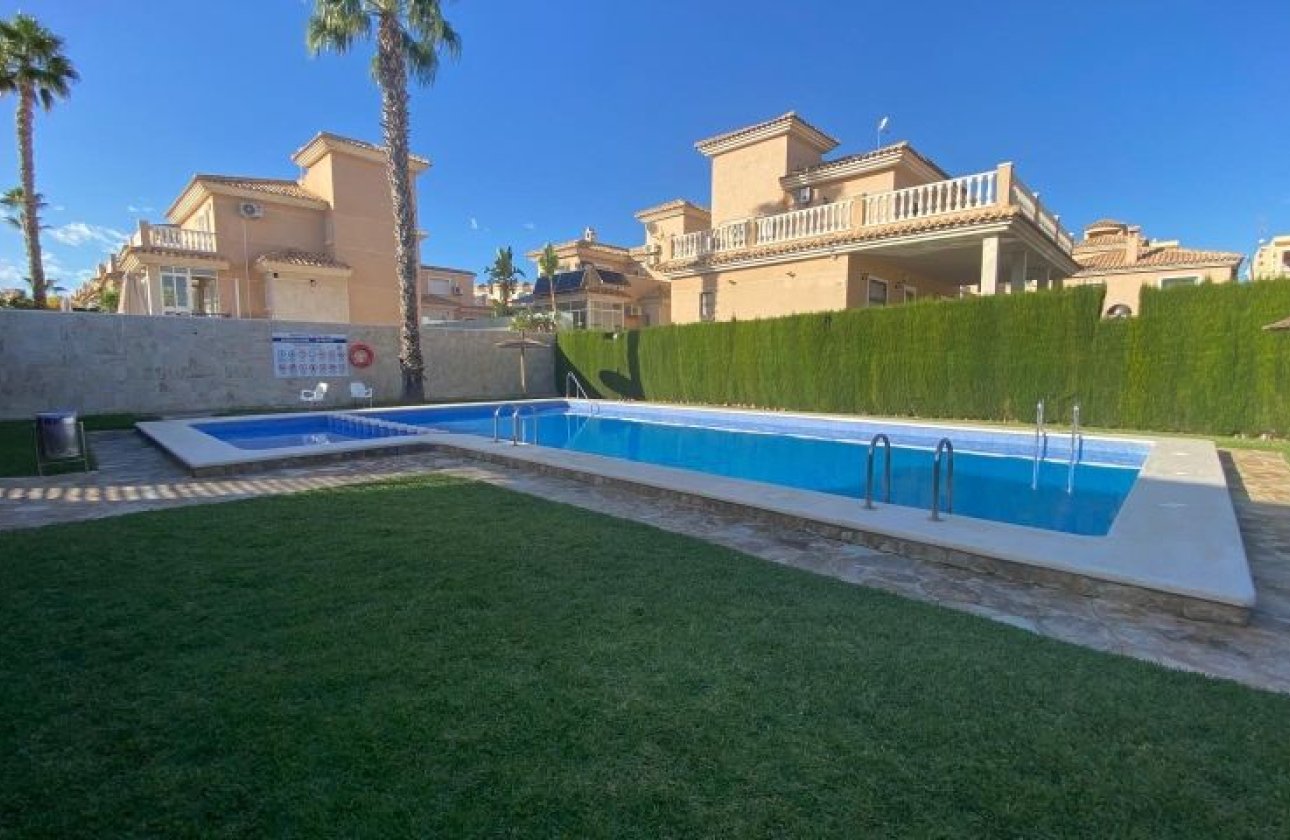 Resale - Villa -
Orihuela Costa - Costa Blanca