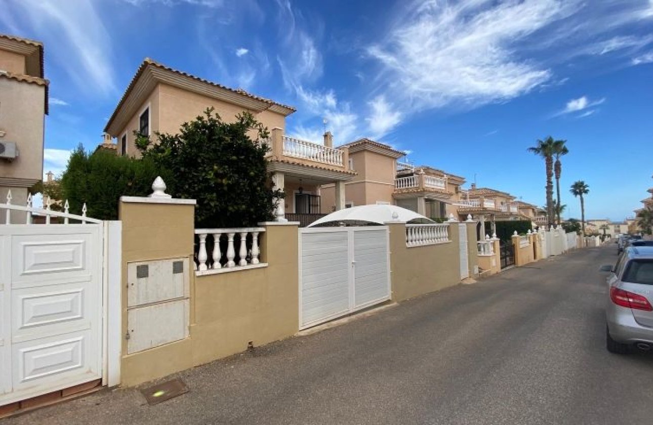 Resale - Villa -
Orihuela Costa - Costa Blanca