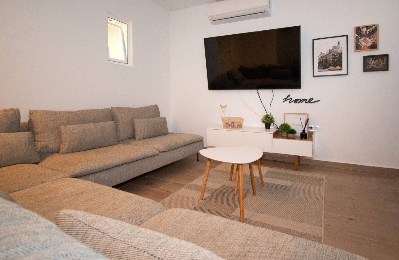 Resale - Villa -
Orihuela Costa - Costa Blanca