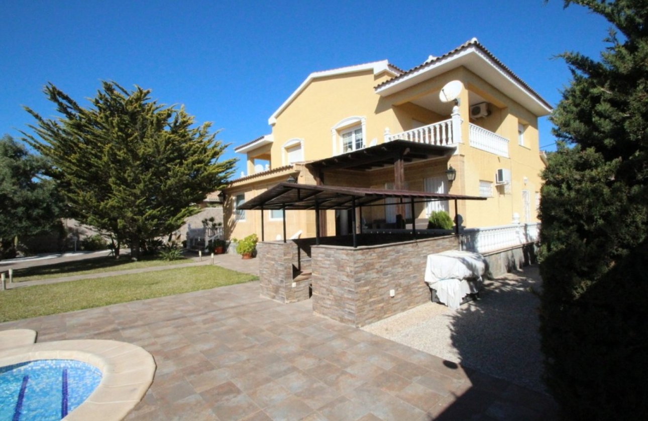 Resale - Villa -
Orihuela Costa - Costa Blanca