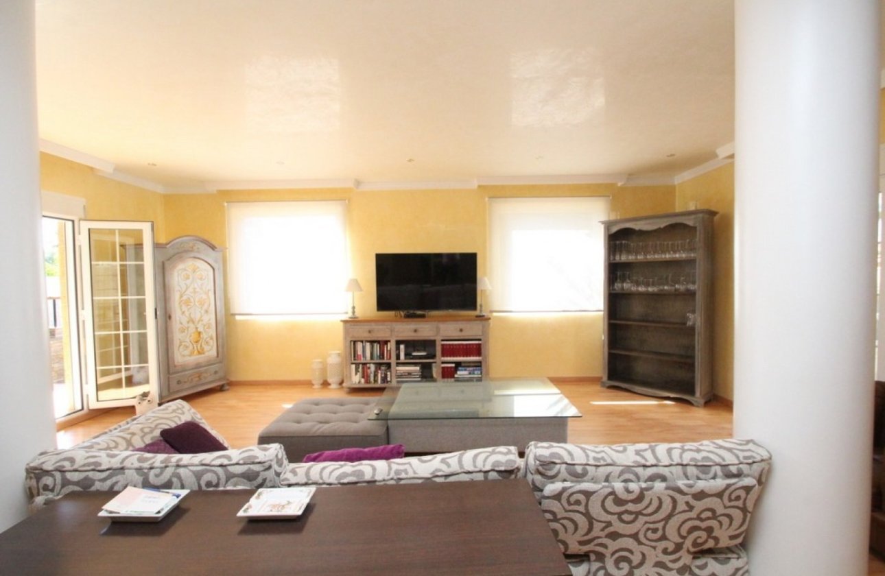 Resale - Villa -
Orihuela Costa - Costa Blanca