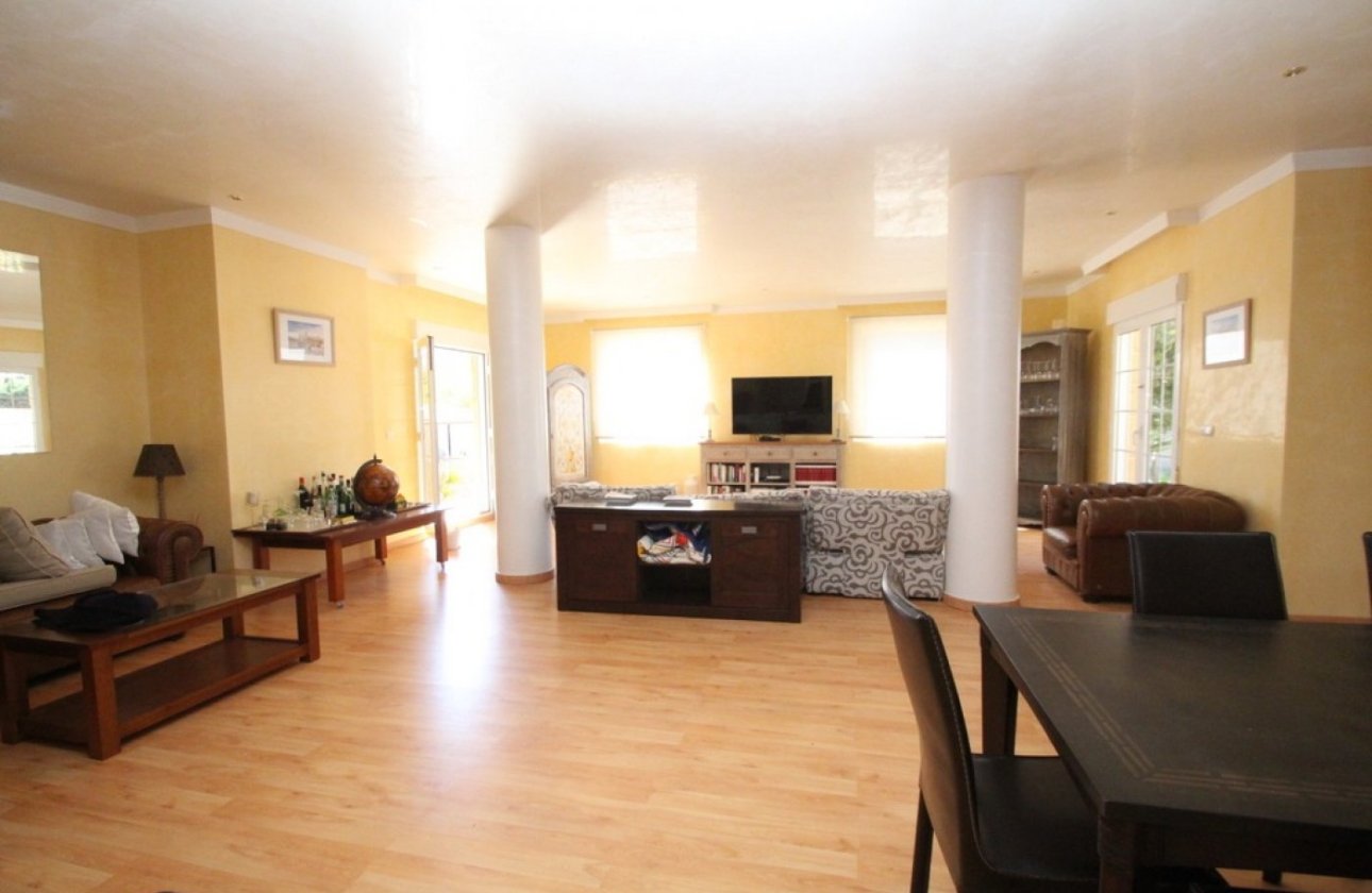 Resale - Villa -
Orihuela Costa - Costa Blanca