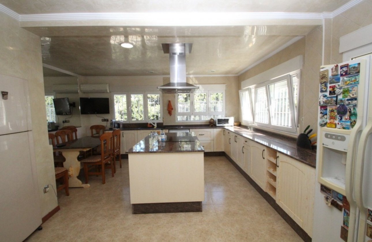 Resale - Villa -
Orihuela Costa - Costa Blanca