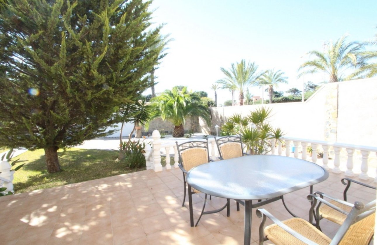 Resale - Villa -
Orihuela Costa - Costa Blanca