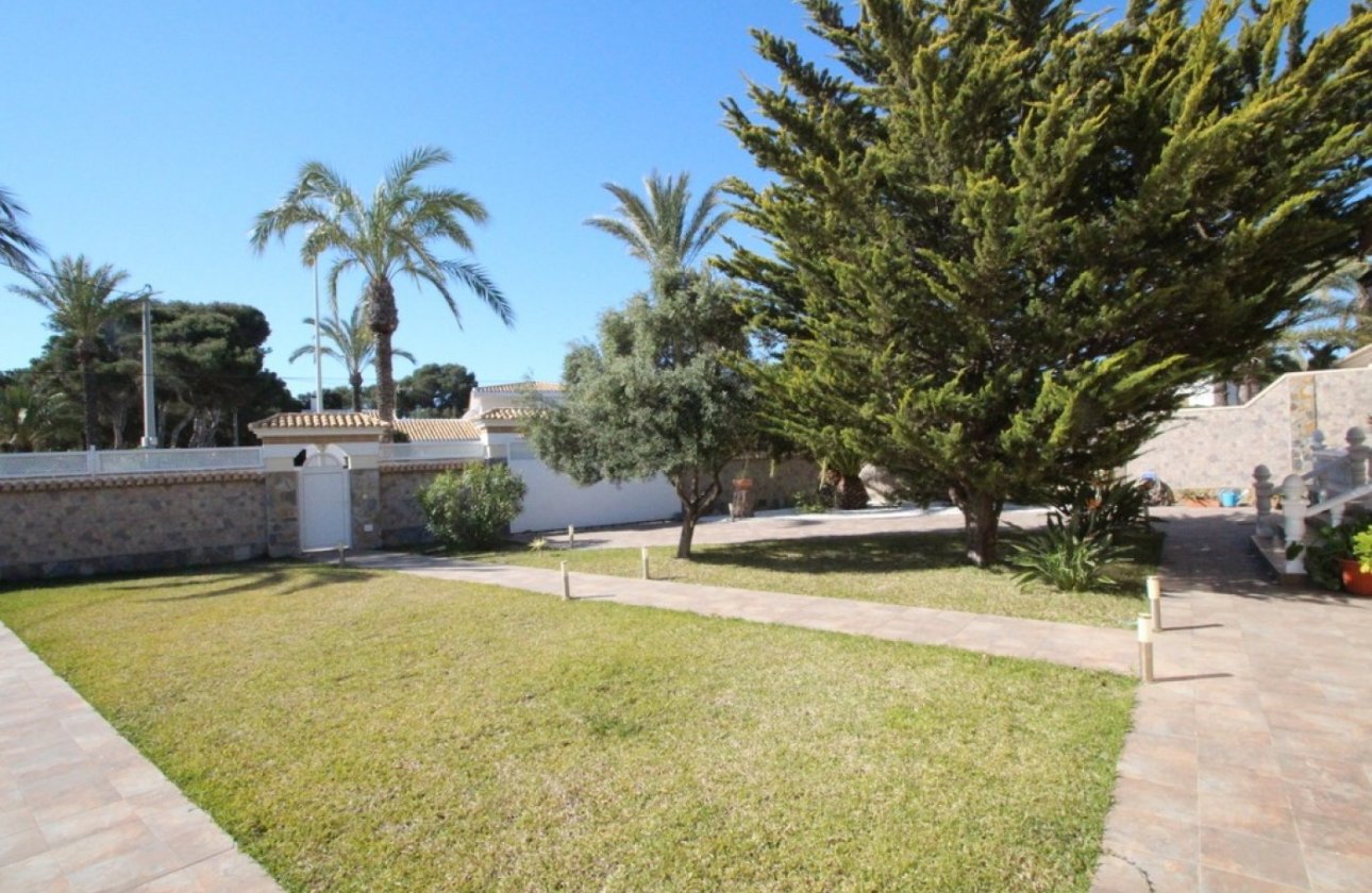 Resale - Villa -
Orihuela Costa - Costa Blanca