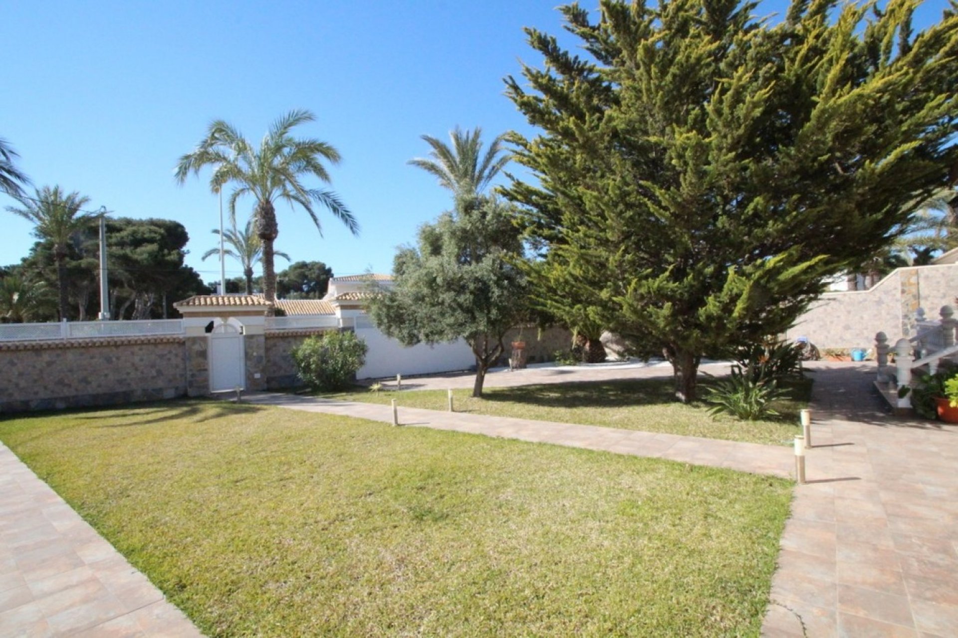 Resale - Villa -
Orihuela Costa - Costa Blanca