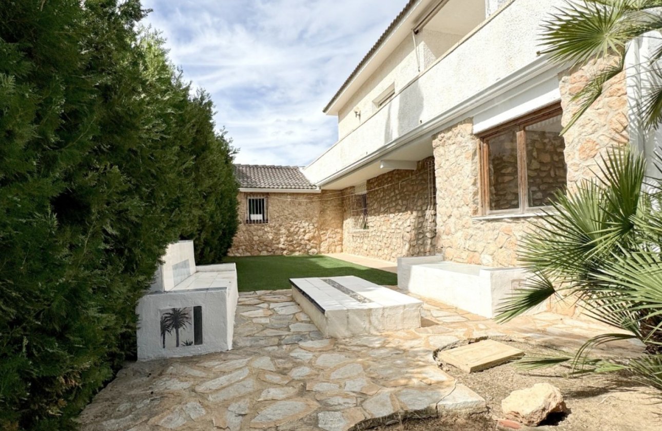 Resale - Villa -
Orihuela Costa - Costa Blanca