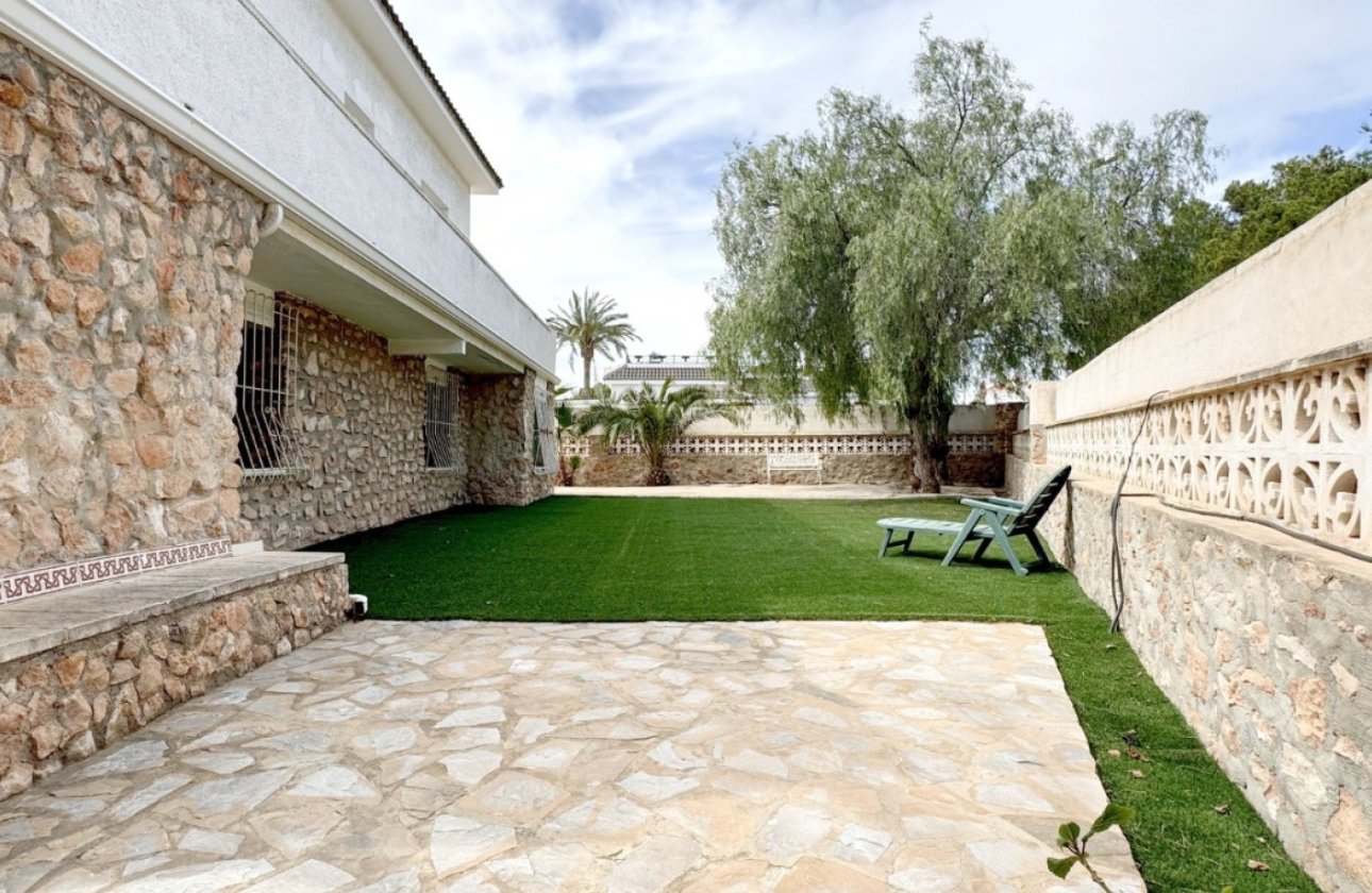 Resale - Villa -
Orihuela Costa - Costa Blanca