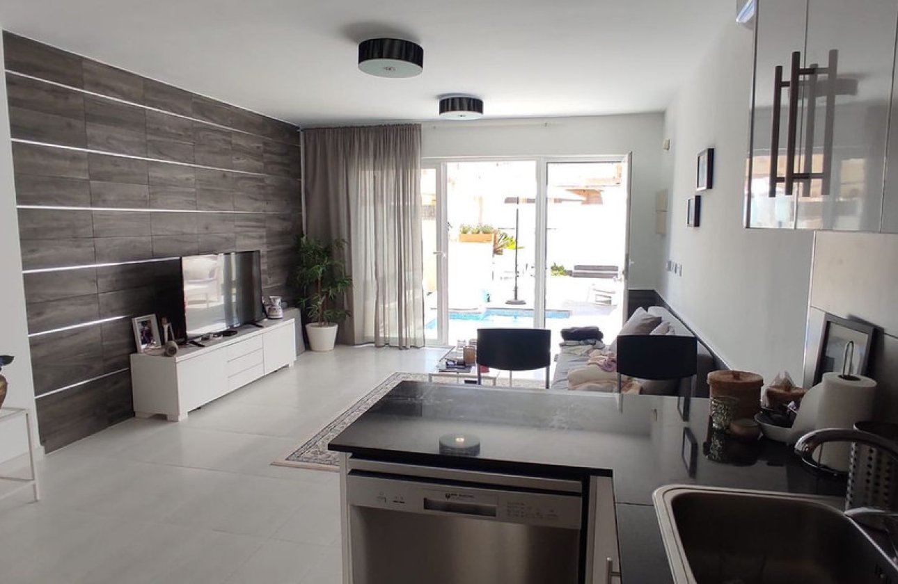 Resale - Villa -
Orihuela Costa - Costa Blanca