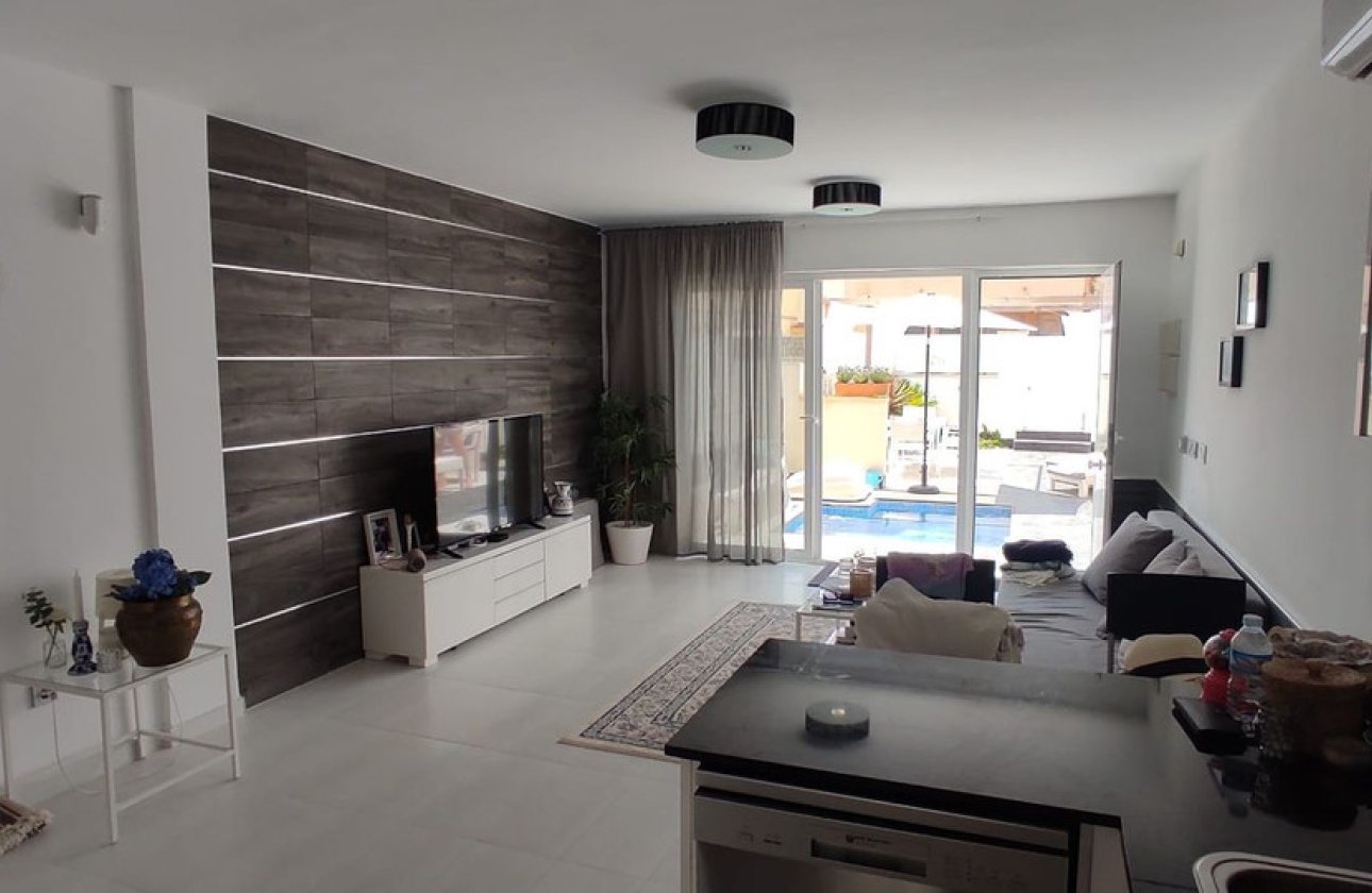 Resale - Villa -
Orihuela Costa - Costa Blanca