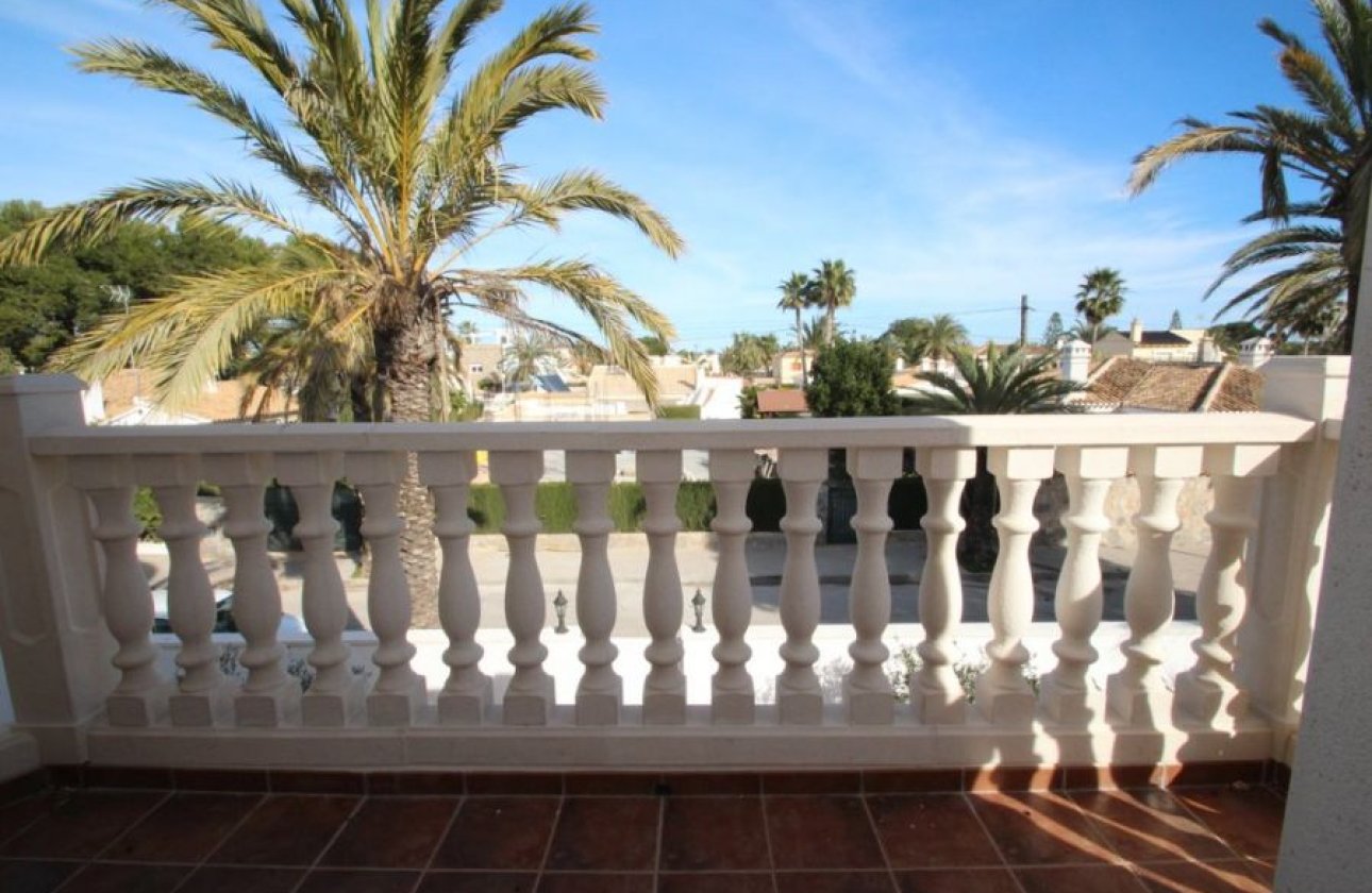 Resale - Villa -
Orihuela Costa - Costa Blanca