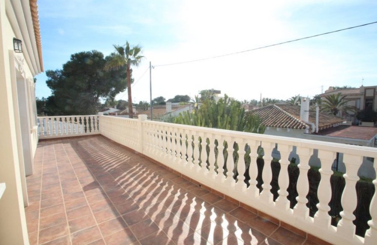 Resale - Villa -
Orihuela Costa - Costa Blanca