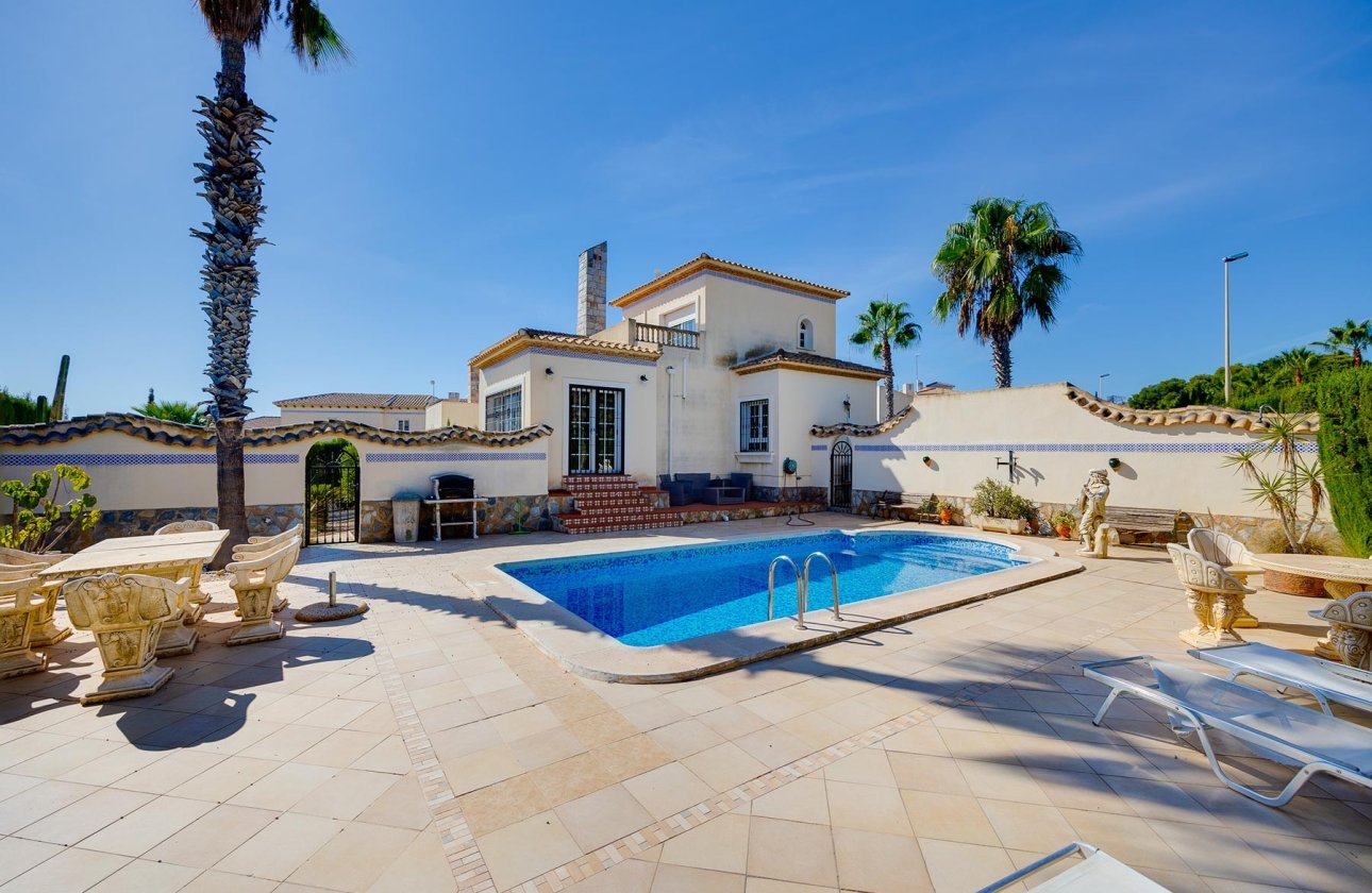 Resale - Villa -
Orihuela Costa - Costa Blanca