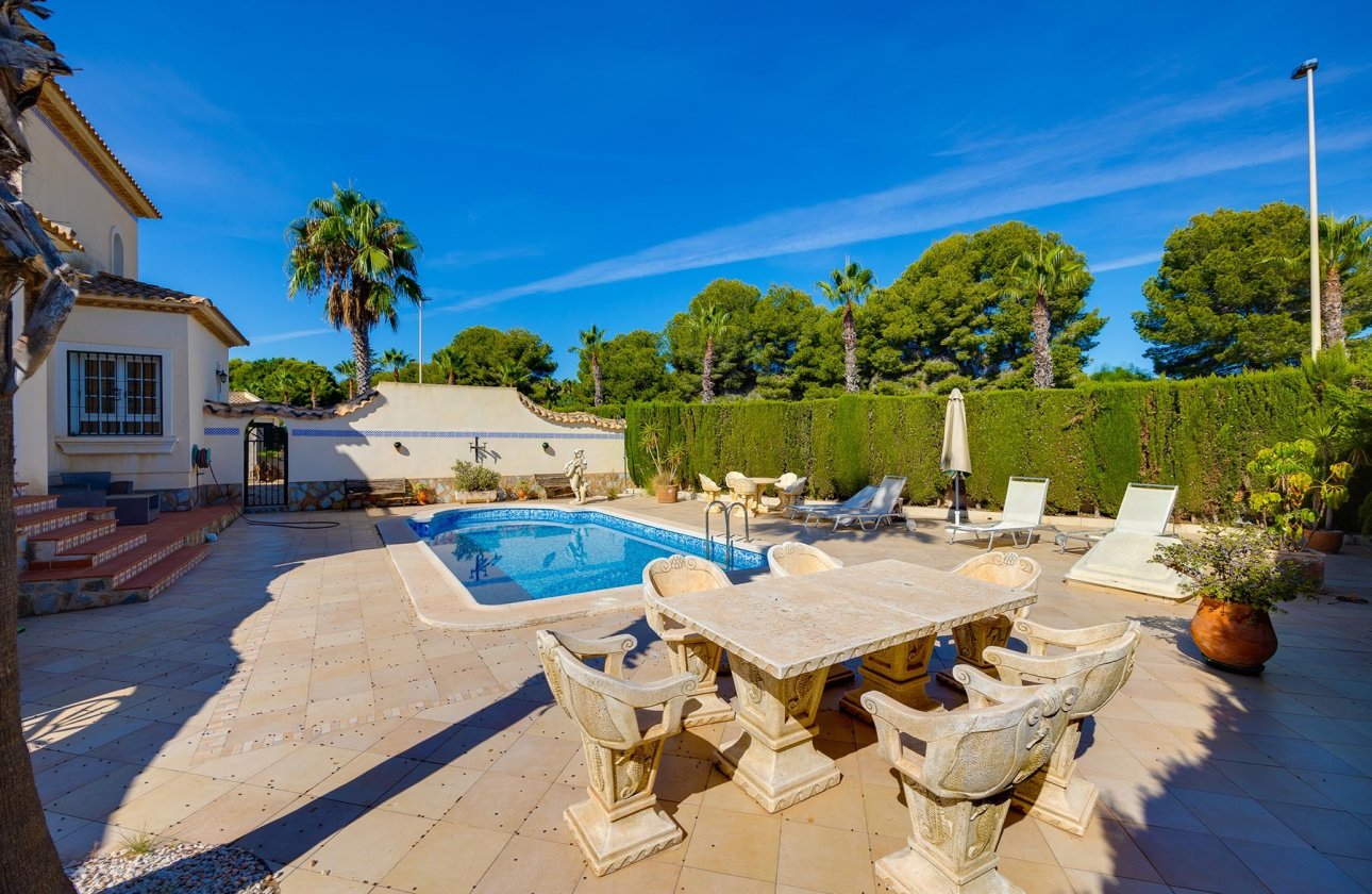 Resale - Villa -
Orihuela Costa - Costa Blanca
