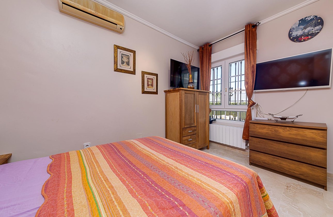 Resale - Villa -
Orihuela Costa - Costa Blanca