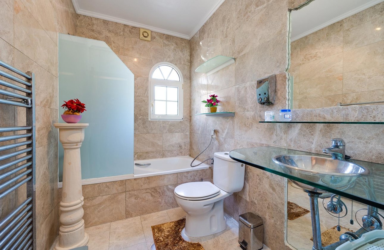 Resale - Villa -
Orihuela Costa - Costa Blanca