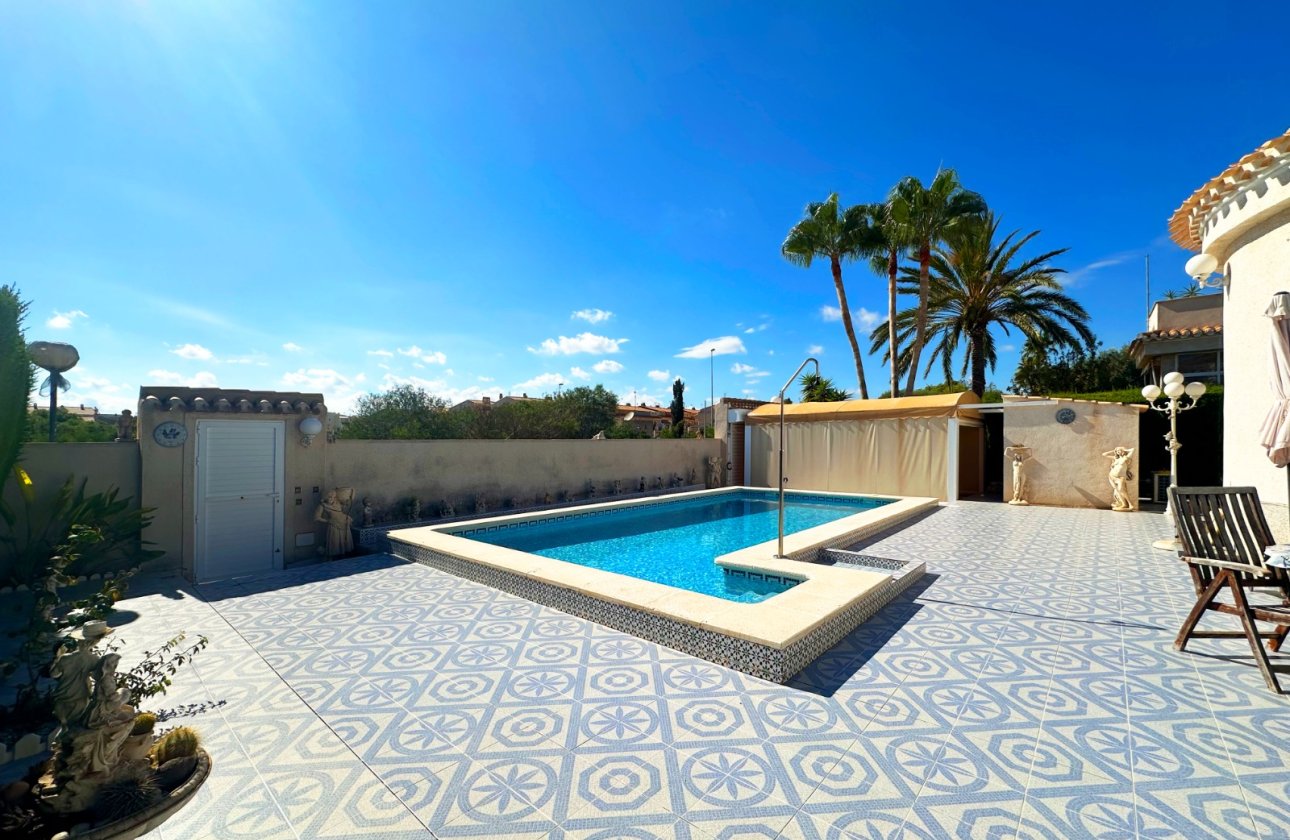 Resale - Villa -
Orihuela Costa - Costa Blanca