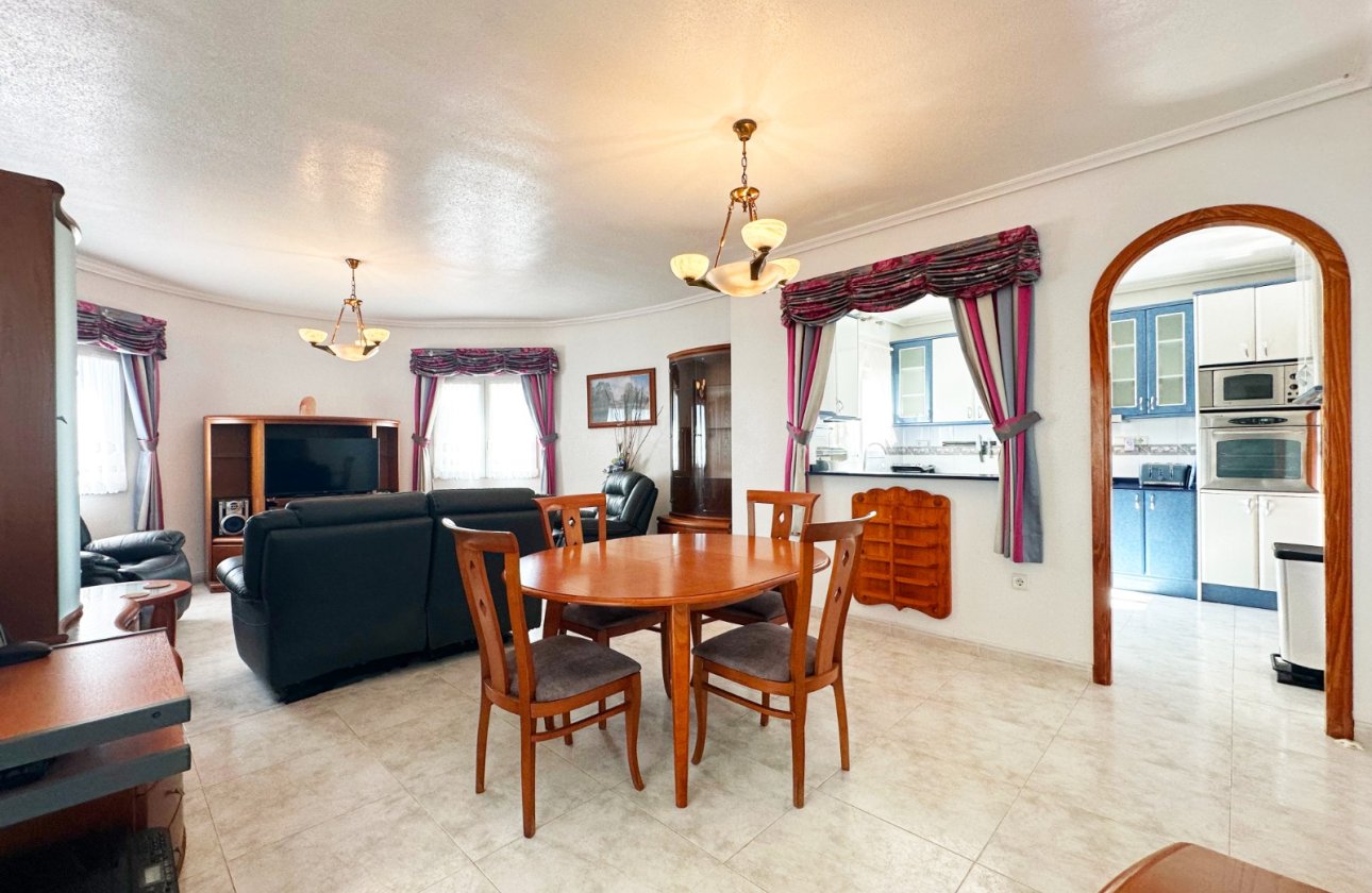 Resale - Villa -
Orihuela Costa - Costa Blanca