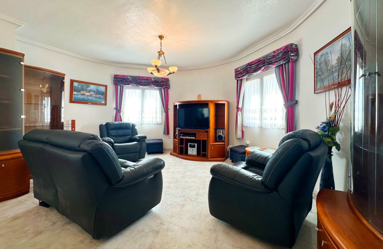 Resale - Villa -
Orihuela Costa - Costa Blanca