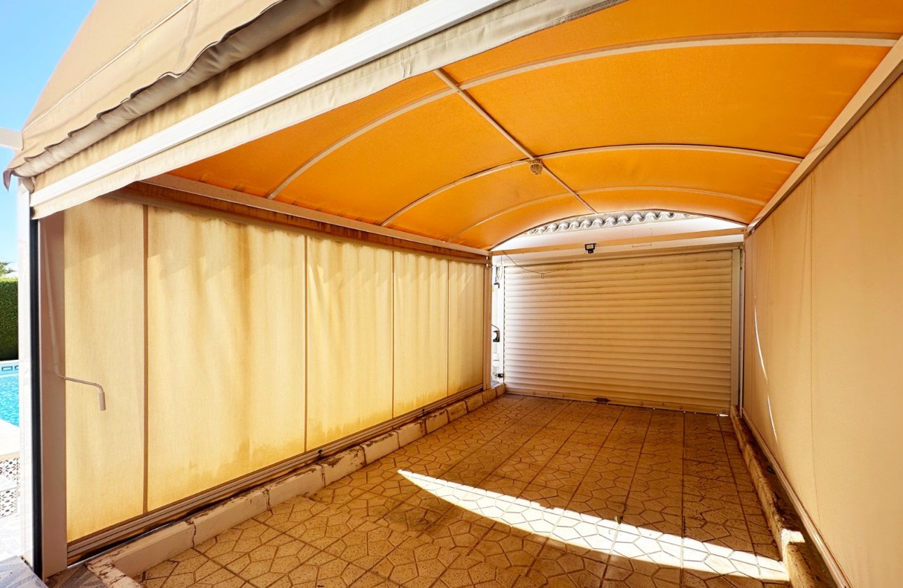 Resale - Villa -
Orihuela Costa - Costa Blanca