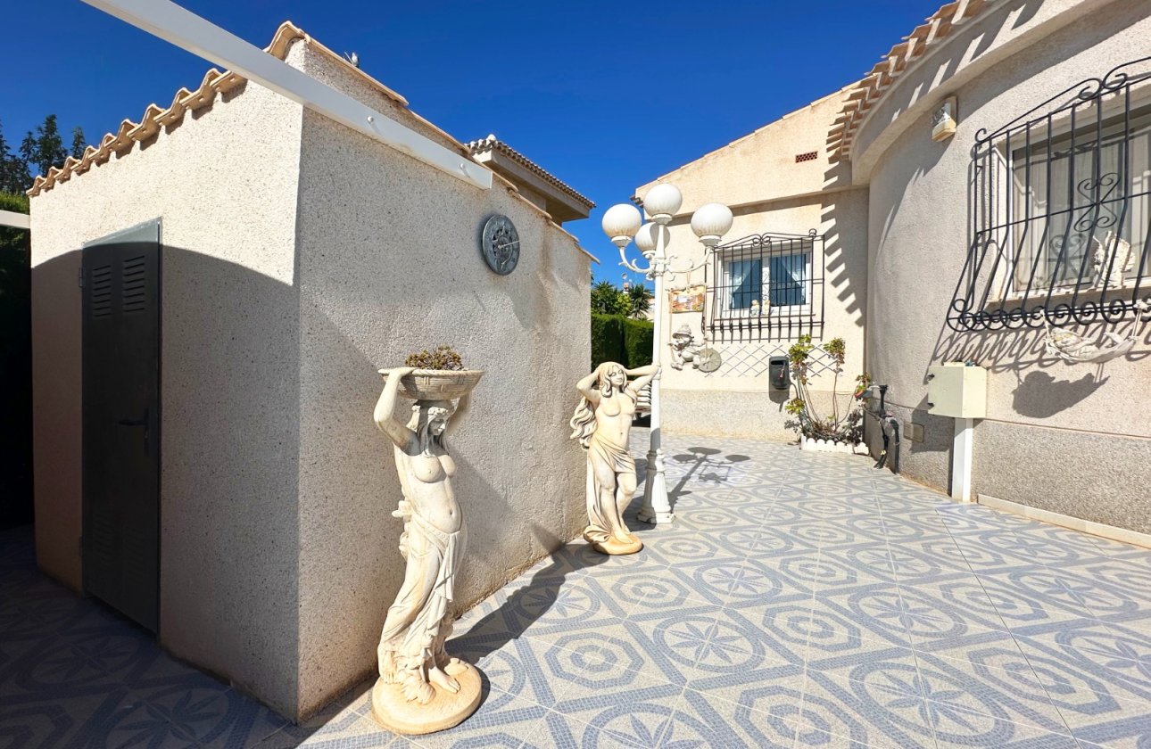 Resale - Villa -
Orihuela Costa - Costa Blanca