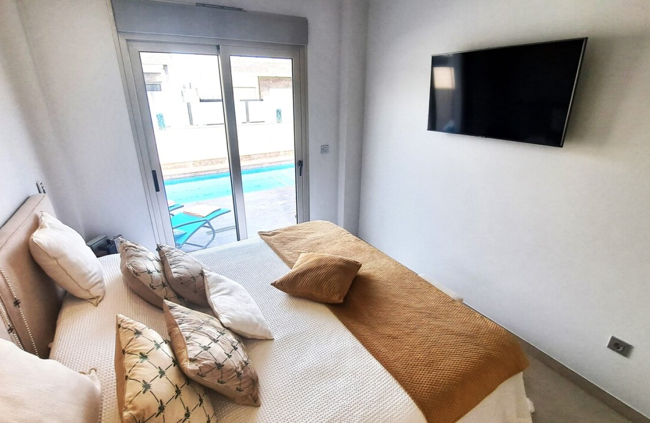 Resale - Villa -
Orihuela Costa - Costa Blanca