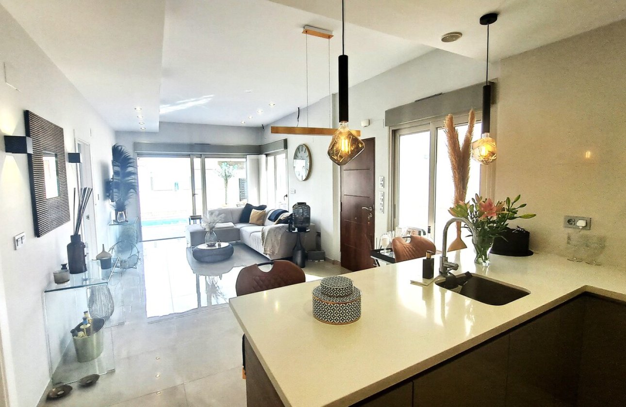 Resale - Villa -
Orihuela Costa - Costa Blanca