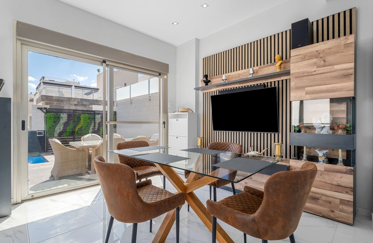 Resale - Villa -
Orihuela Costa - Costa Blanca