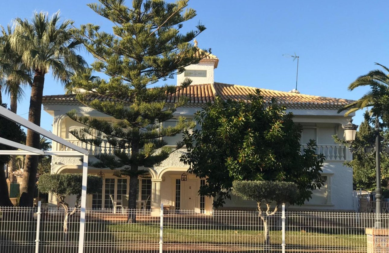 Resale - Villa -
Orihuela Costa - Costa Blanca