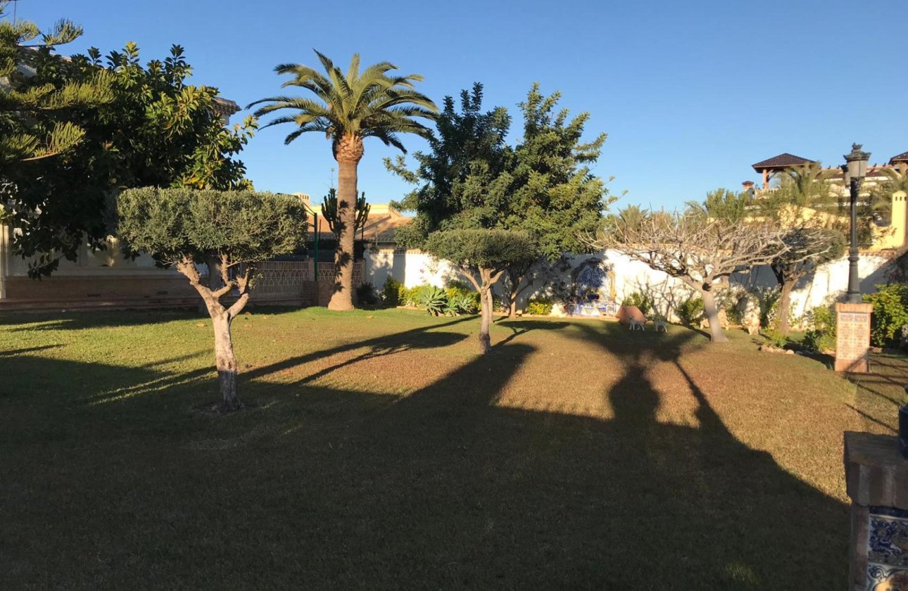 Resale - Villa -
Orihuela Costa - Costa Blanca