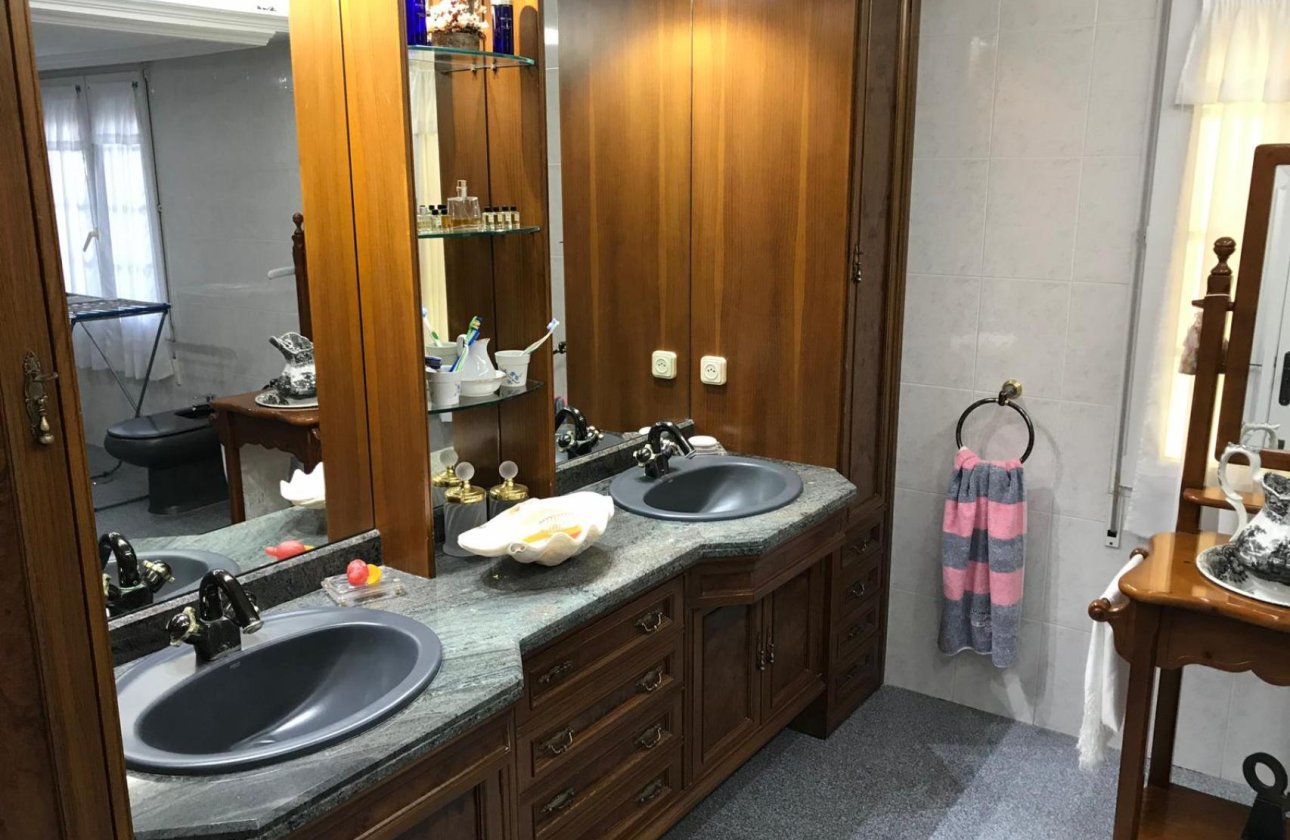 Resale - Villa -
Orihuela Costa - Costa Blanca