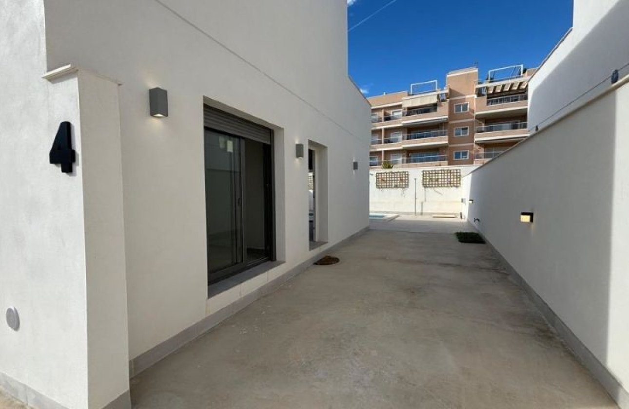 Resale - Villa -
Orihuela Costa - Costa Blanca