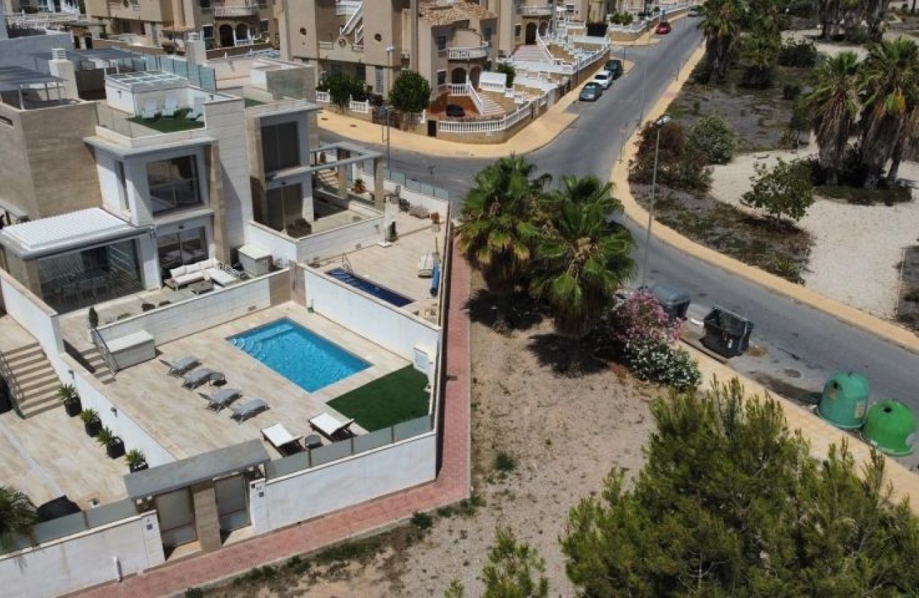 Resale - Villa -
Orihuela Costa - Costa Blanca