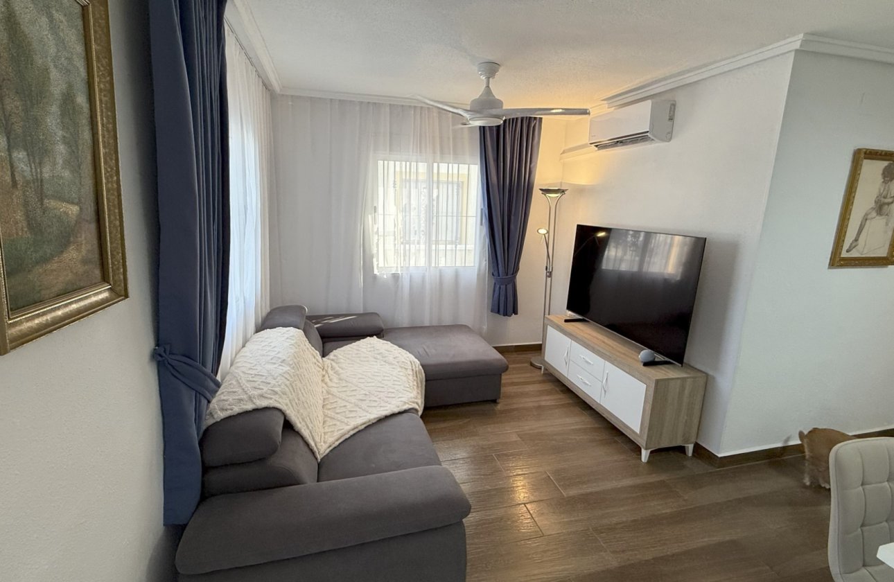 Resale - Villa -
Orihuela Costa - Costa Blanca