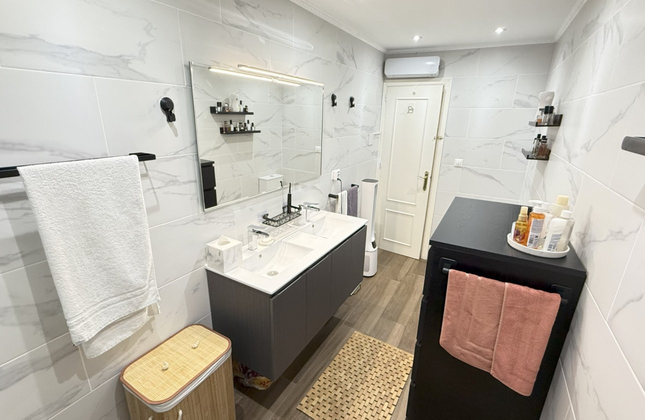 Resale - Villa -
Orihuela Costa - Costa Blanca