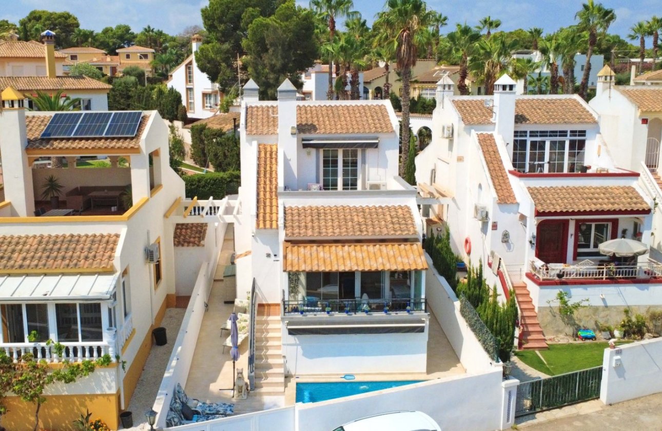 Resale - Villa -
Orihuela Costa - Costa Blanca