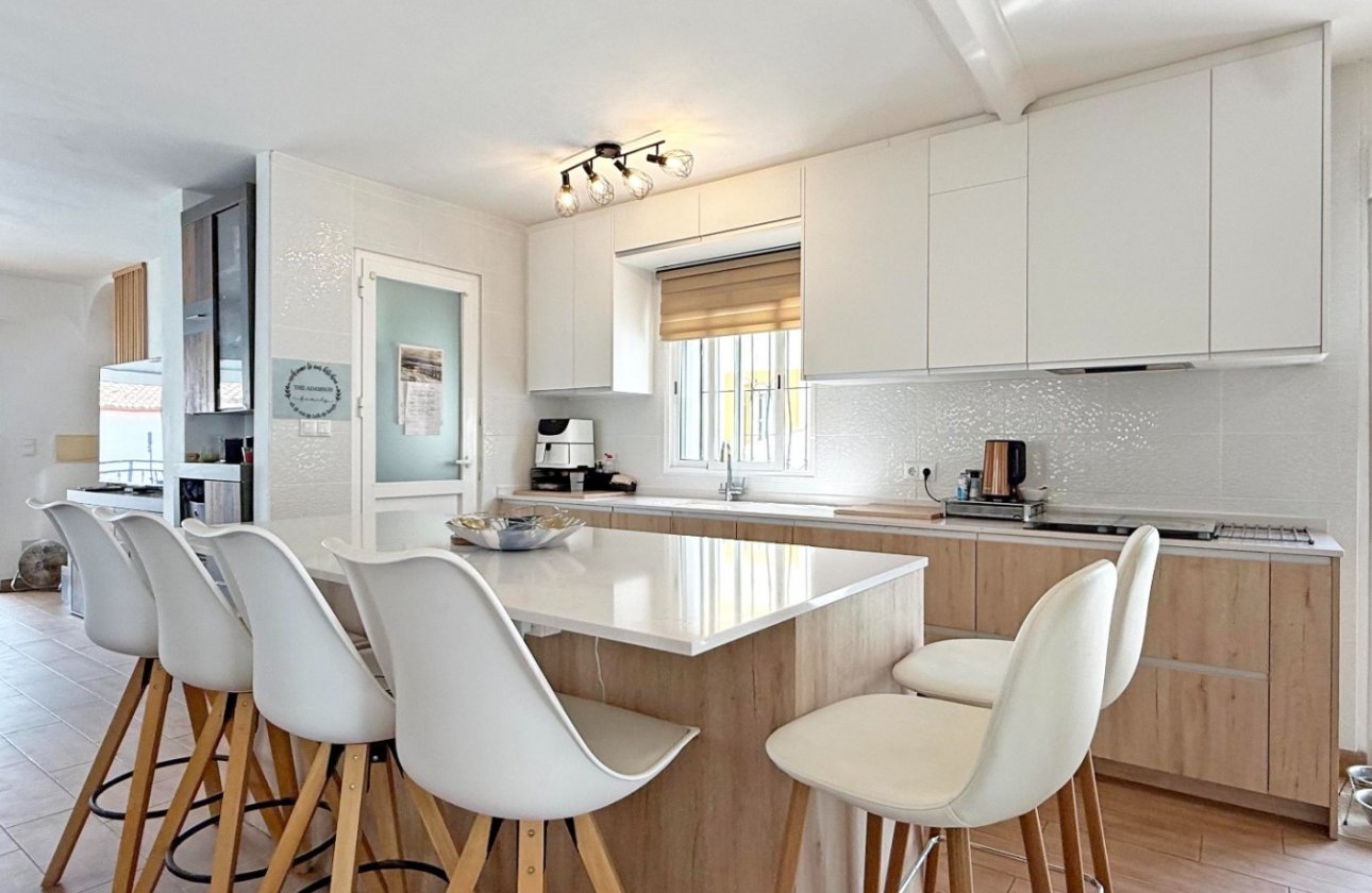 Resale - Villa -
Orihuela Costa - Costa Blanca