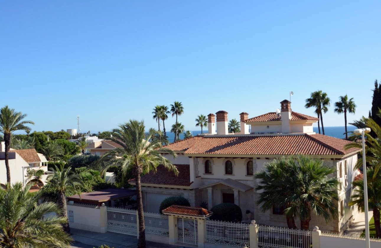 Resale - Villa -
Orihuela Costa - Costa Blanca