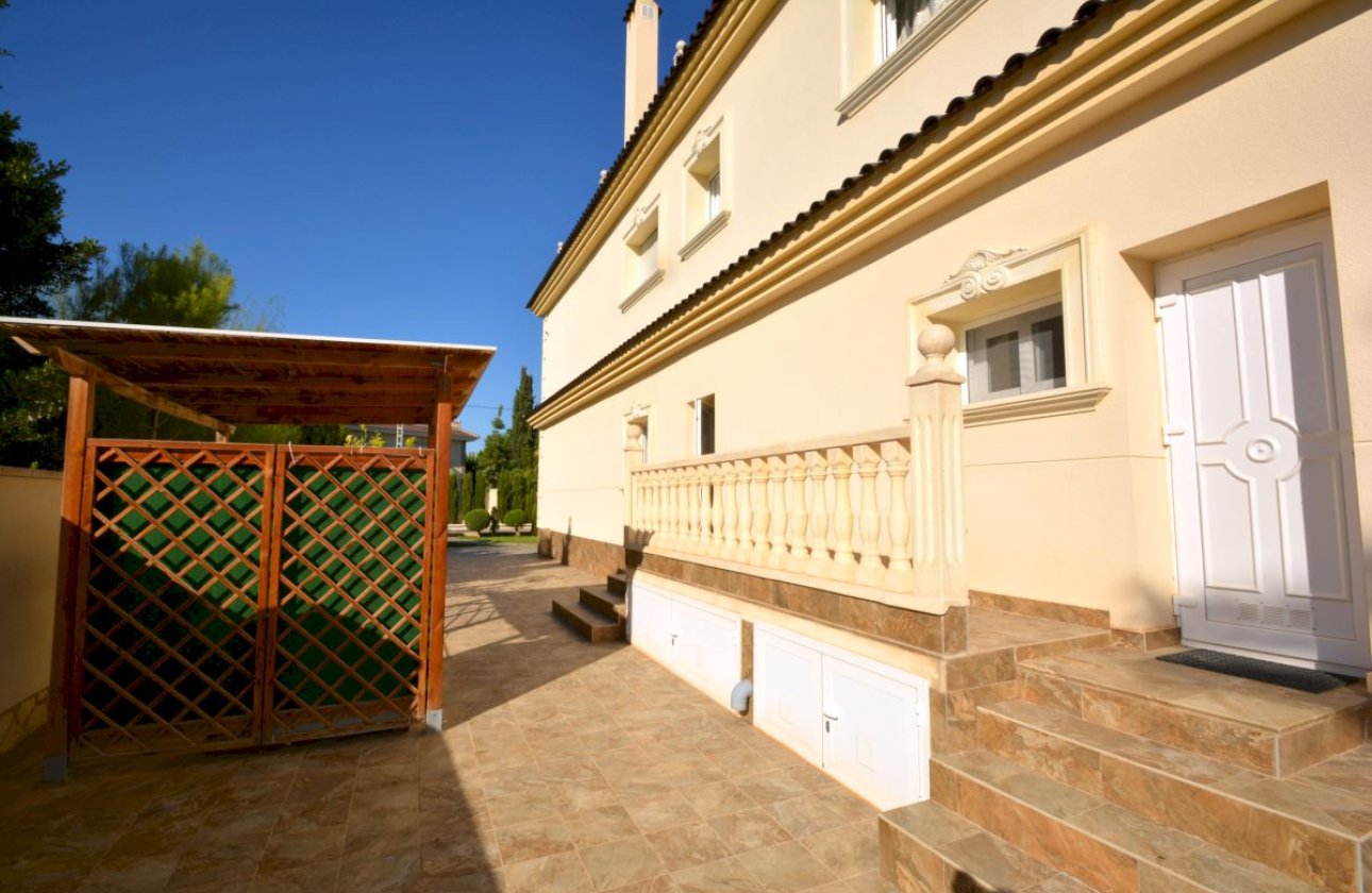 Resale - Villa -
Orihuela Costa - Costa Blanca